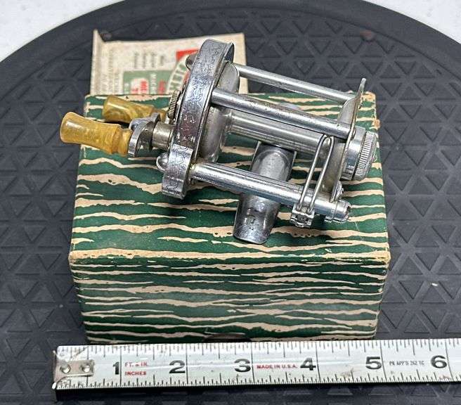 Pflueger Skillkast Fishing Reel No.1953