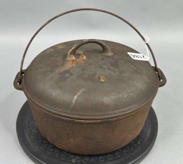 No. 8 Cast Iron Dutch Oven image