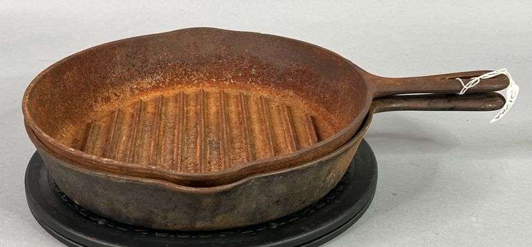 Pair of Cast Iron Grill Skillets, Unmarked image