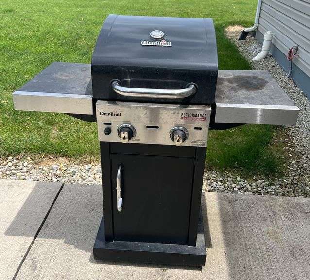 Char Broil Performance Grill with Bottle