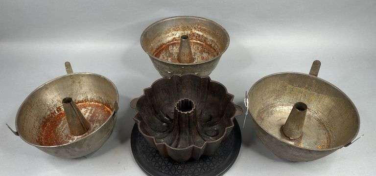 WagnerWare B Bundt Pan & Misc Pans image