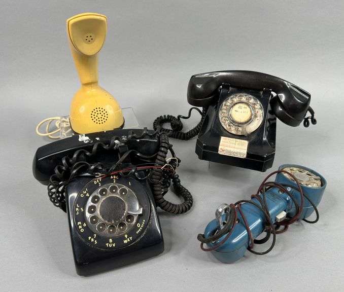 (4) Retro Telephones image