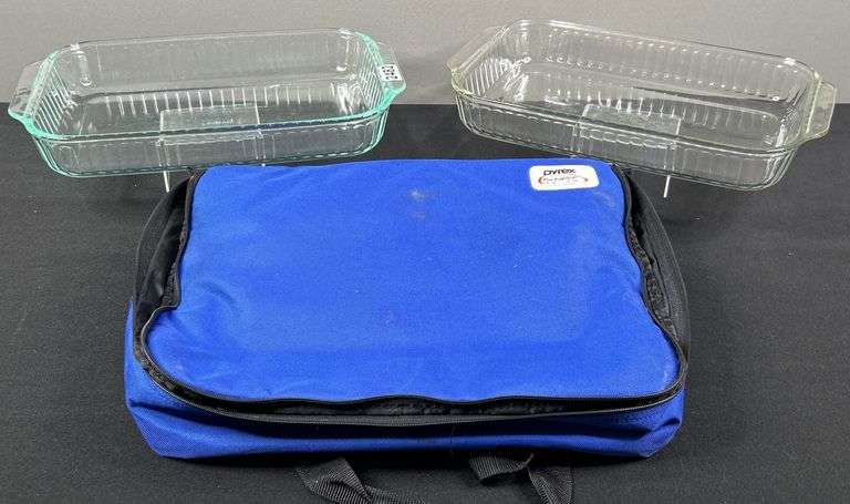 2 Pyrex Cassarole Pans & Pyrex Portables Bag