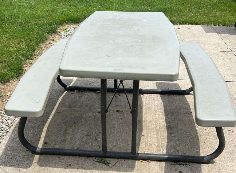 5’ Folding Picnic Table