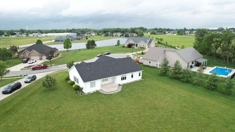 105 tayside Ct. Jackson Center Ohio