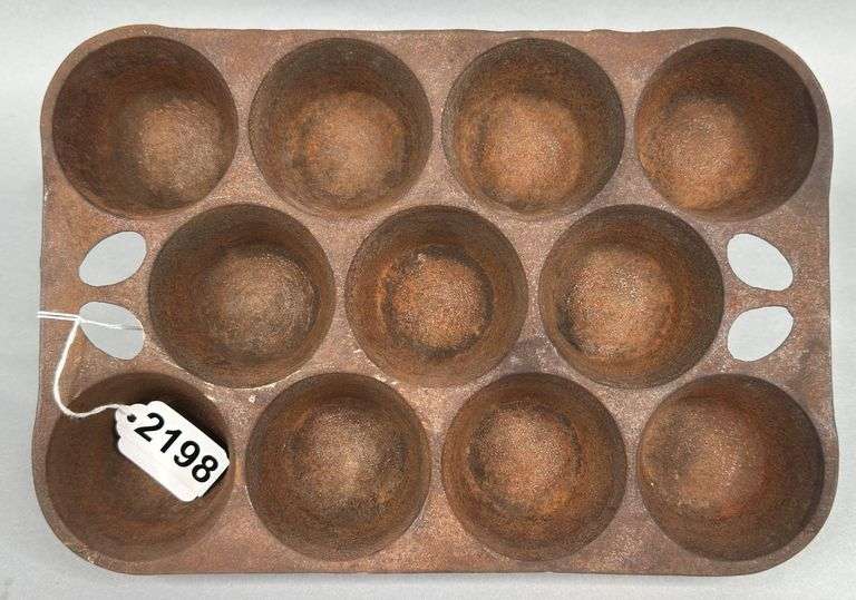 WagnerWare Griswold Cast Iron Muffin Pan image