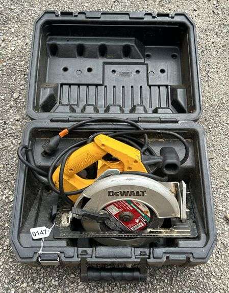 DeWalt 15 Amp 7-1/4 inch Lightweight Circular Saw