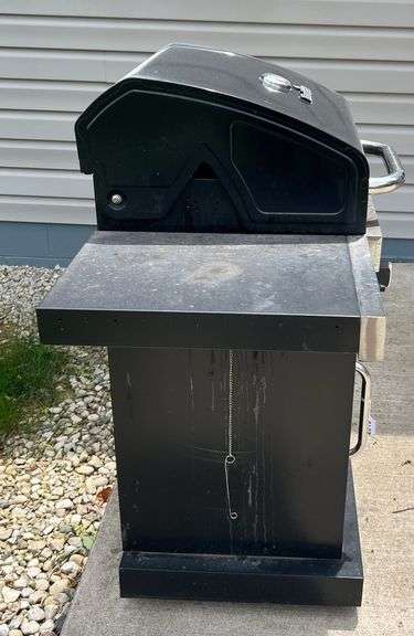 Char Broil Performance Grill with Bottle