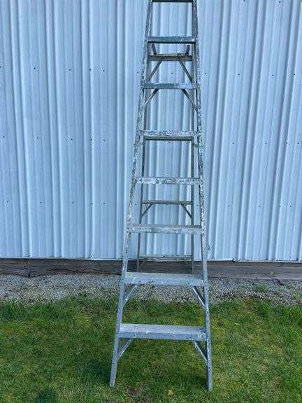 8 ft Aluminum Step Ladder
