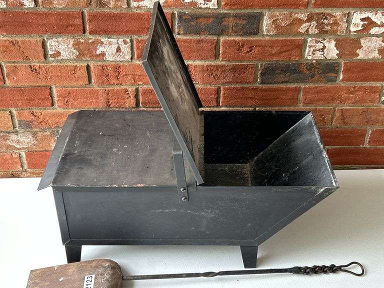 Ash Bucket with Shovel