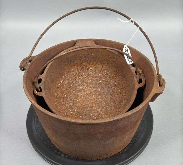 WagnerWare Griswold 2 QT Pot & Misc No. 8 Cast Iron Pot image