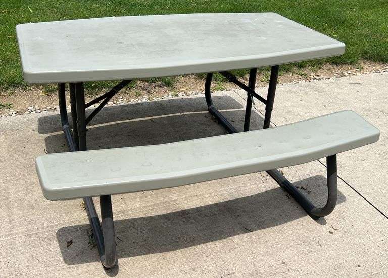 5’ Folding Picnic Table