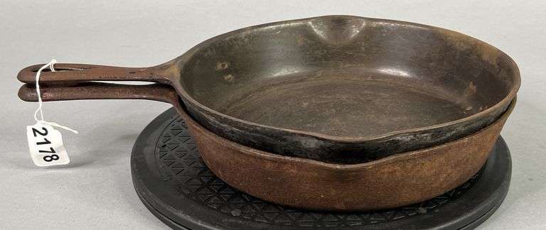 Pair of WagnerWare No. 8 Skillets image