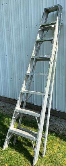 8 ft Aluminum Step Ladder