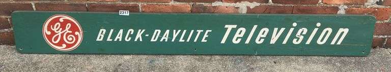 General Electric Black-Daylight Television Sign image