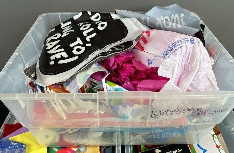 Happy Birthday Gift Bags & Decor