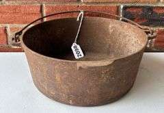 WagnerWare Cast Iron Dutch Oven