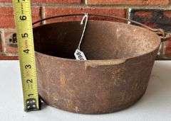 WagnerWare Cast Iron Dutch Oven
