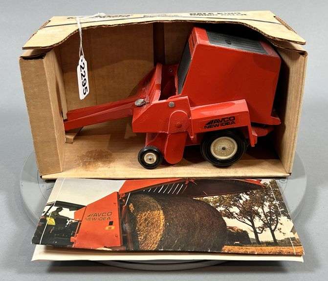 New Idea Bale King Round Baler & Spreader