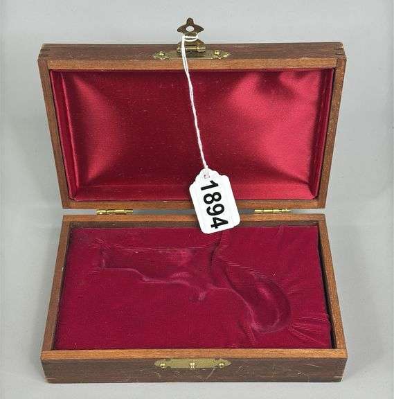 Wooden Derringer Pistol Case image