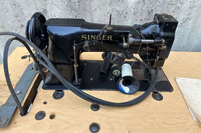 Singer 111w152 Industrial Sewing Machine & Table
