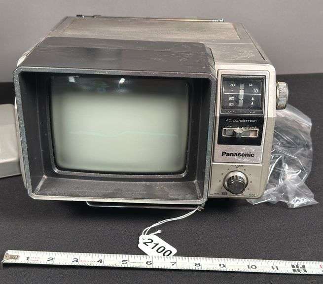 MCM Desk Lamp & Panasonic Radio TV