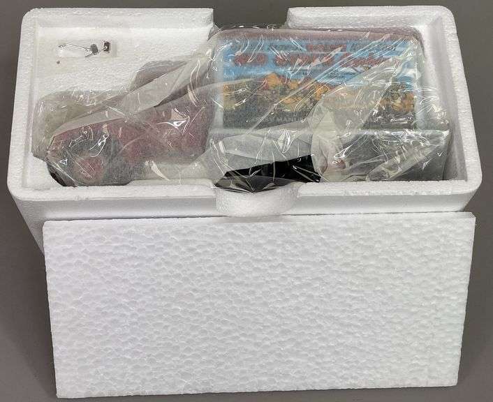 Daisy Red Ryder 1957 International R-190 with Dry Goods Van 1/34 Scale