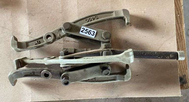 8" Gear Puller image