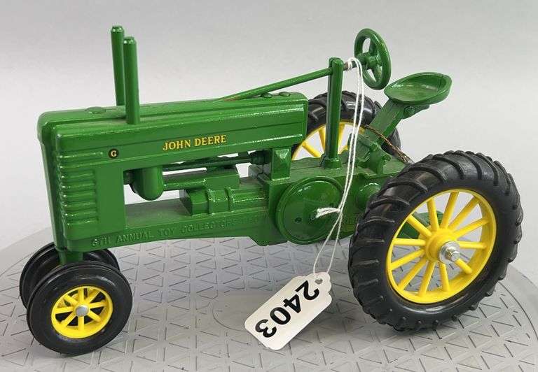 John Deere G 1:16 Scale Tractor image