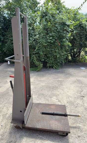 Crown Controls Co. E-Z Lift Model LT-1000 image
