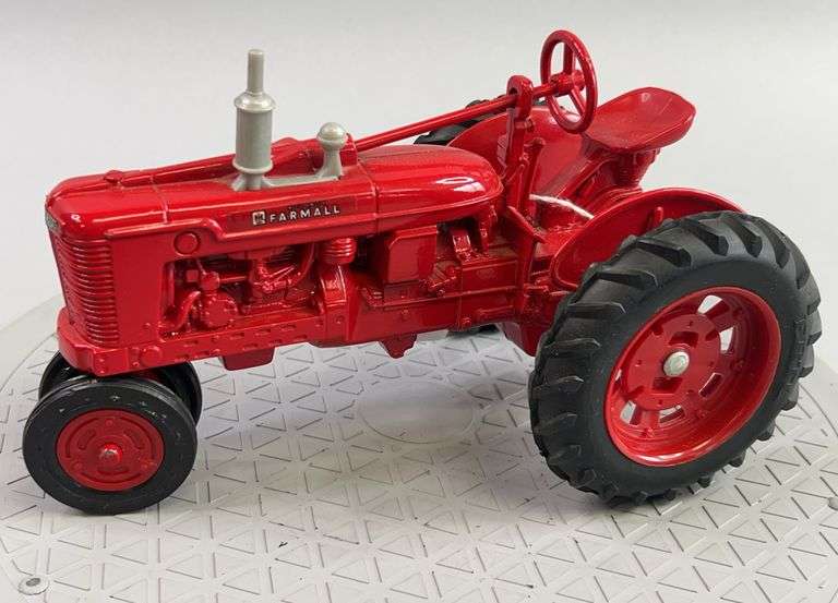 McCormick Farmall Narrow Front Die Cast Tractor image
