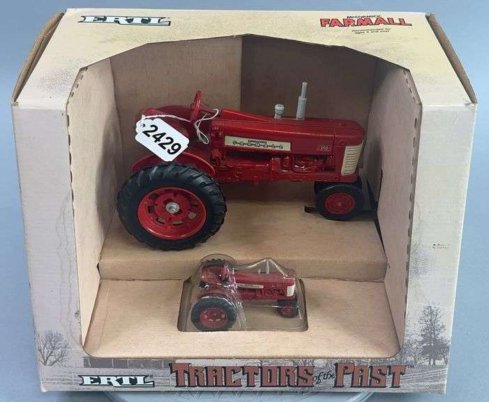 McCormick Farmall 350 ERTL Tractors of the Past image