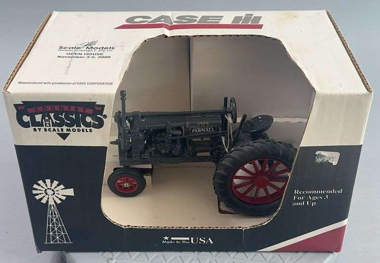 McCormick-Deering Farmall F-12 1:16 Scale Tractor image