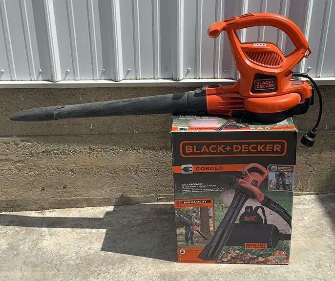 Black & Decker Leaf Blower & 3 in 1 VacPack image