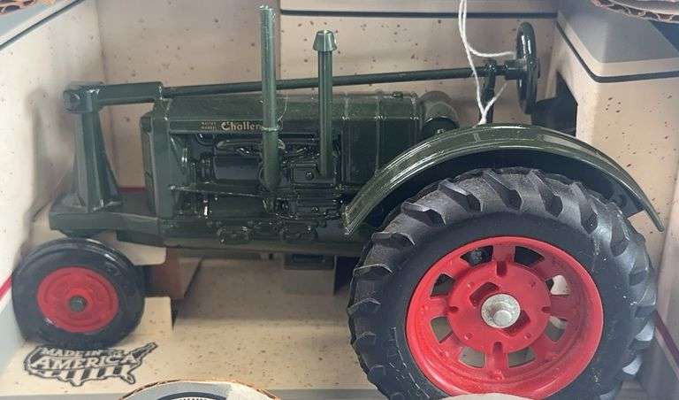 Massey-Harris Challenger Die Cast Metal Tractor 1:16 Scale image