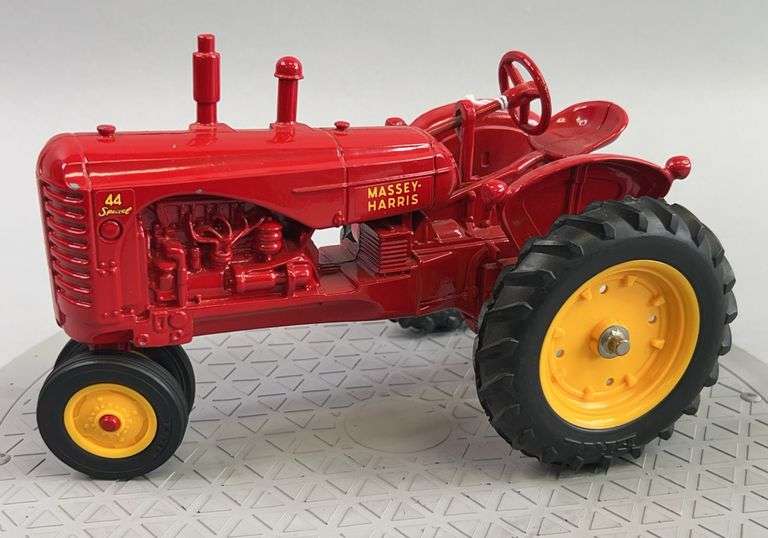 Massey-Harris 44 Special 1:16 Scale Tractor image