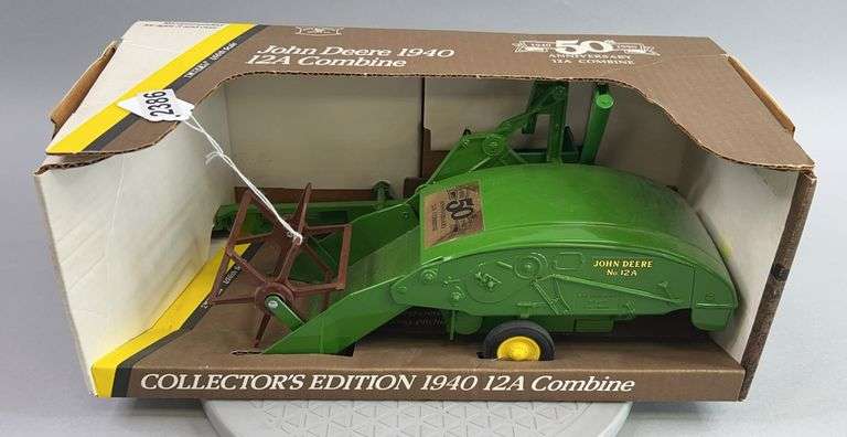 John Deere 1940 12A Combine 1:16 Scale image