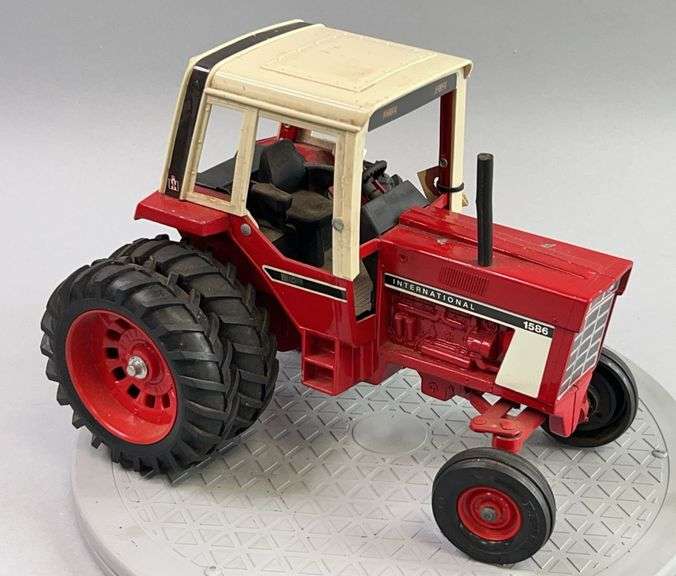 International 1586 Die Cast Toy Tractor image