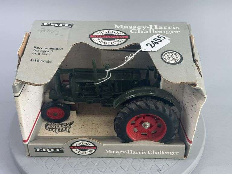 Massey-Harris Challenger Tractor 1:16 Scale image