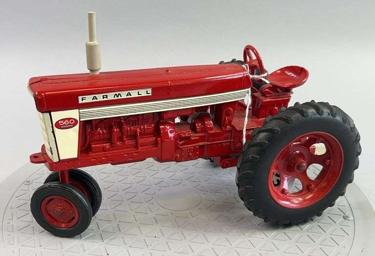 Farmall 56 Narrow Front 1:16 Scale Tractor image