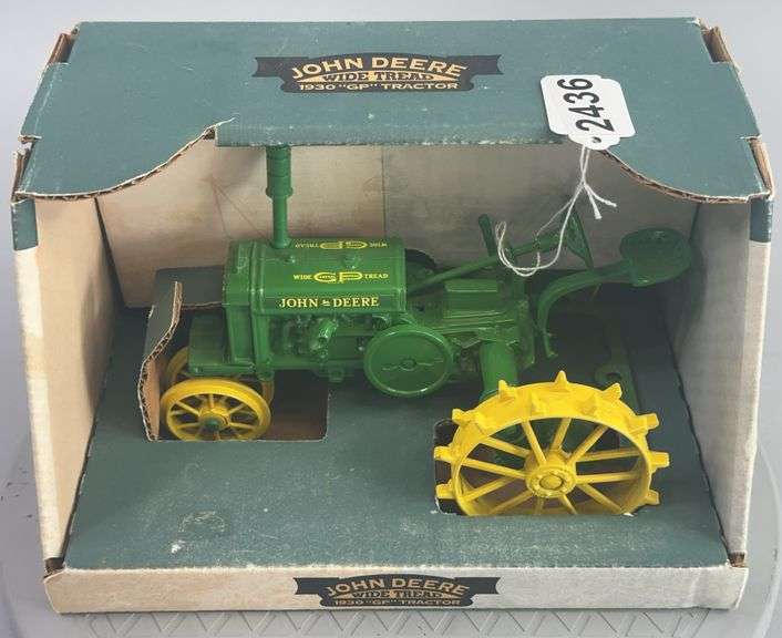 John Deere Wide Tread 1930 “GP” Tractor 1:16 Scale image