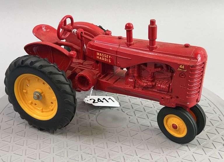 Massey-Harris 44 Special 1:16 Scale Tractor image