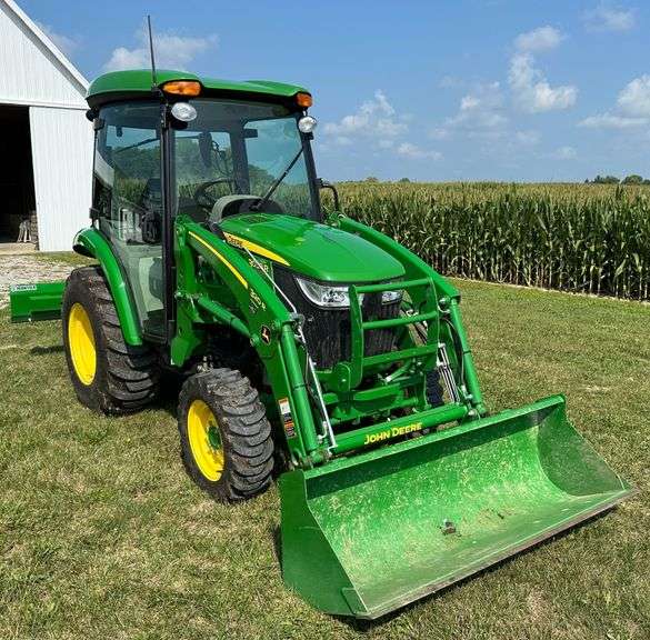 2022 John Deere 3039R Utility Tractor with Cab and Loader image