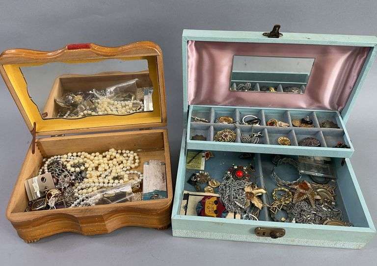 Jewelry Chests & Contents Trifari  Monet Lia Sophia image