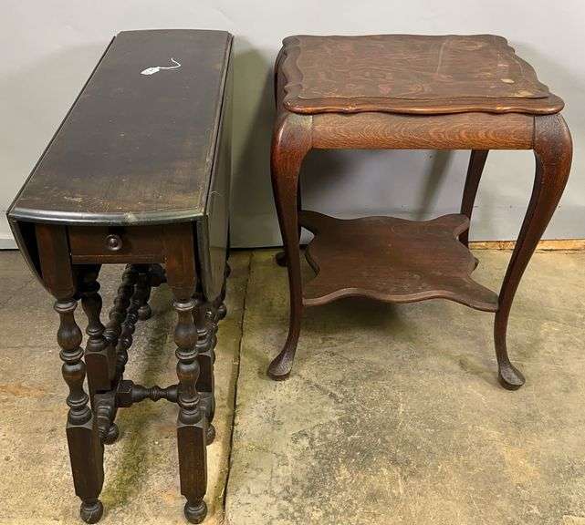 Gateleg Dining Table Parlor Table image