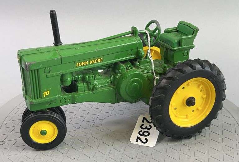 John Deere Model 70 Narrow Front Die Cast Tractor image