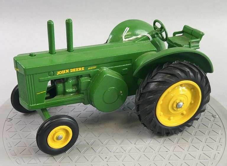 John Deere Diesel Power Steering 1:16 Scale Tractor image
