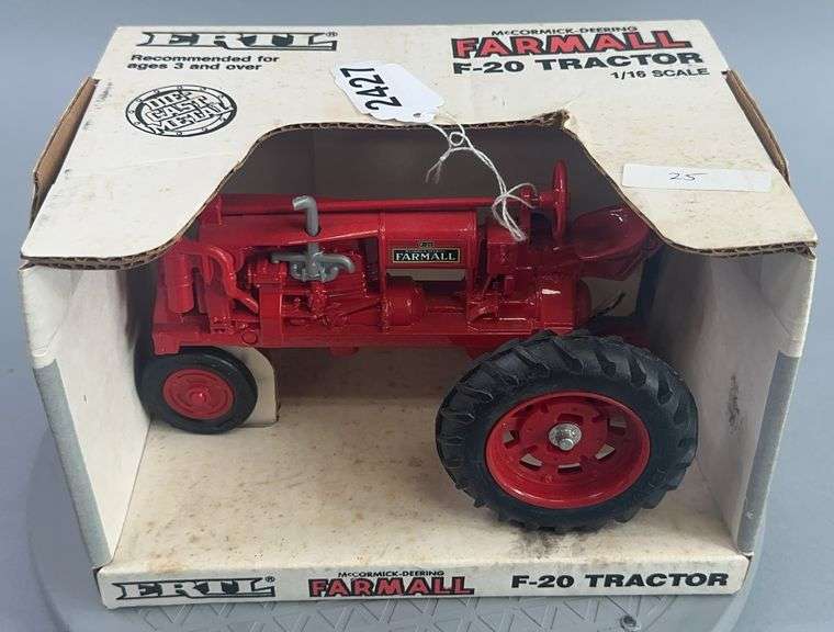 McCormick-Deering Farmall F-20 Tractor 1:16 Scale image