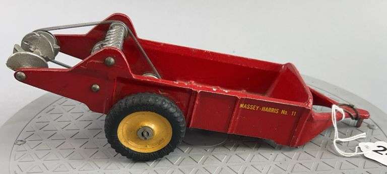Massey-Harris No.11 Manure Spreader 1:16 Scale image