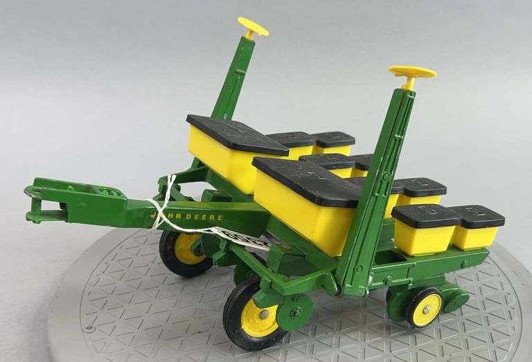 ERTL John Deere Planter 1:16 Scale image